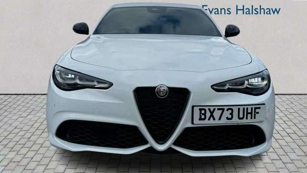 Alfa Romeo Giulia 2.0 Turbo Veloce 2023 White #2