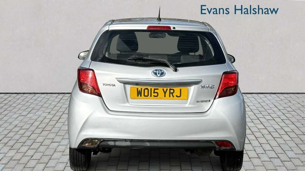 Toyota Yaris 1.5 Hybrid Icon Cvt 2015 WO15YRJ Silver #3