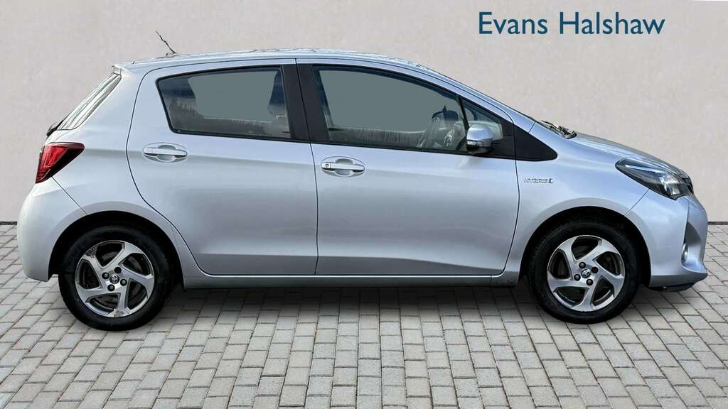 Toyota Yaris 1.5 Hybrid Icon Cvt 2015 WO15YRJ Silver #4