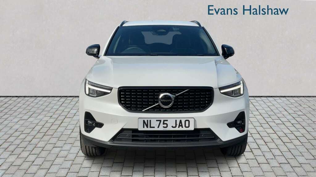 Volvo XC40 2.0 B4p Plus Dark 2025 NL75JAO White #3