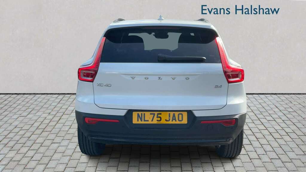 Volvo XC40 2.0 B4p Plus Dark 2025 NL75JAO White #4