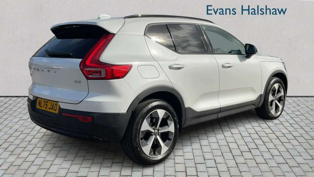 Volvo XC40 2.0 B4p Plus Dark 2025 White