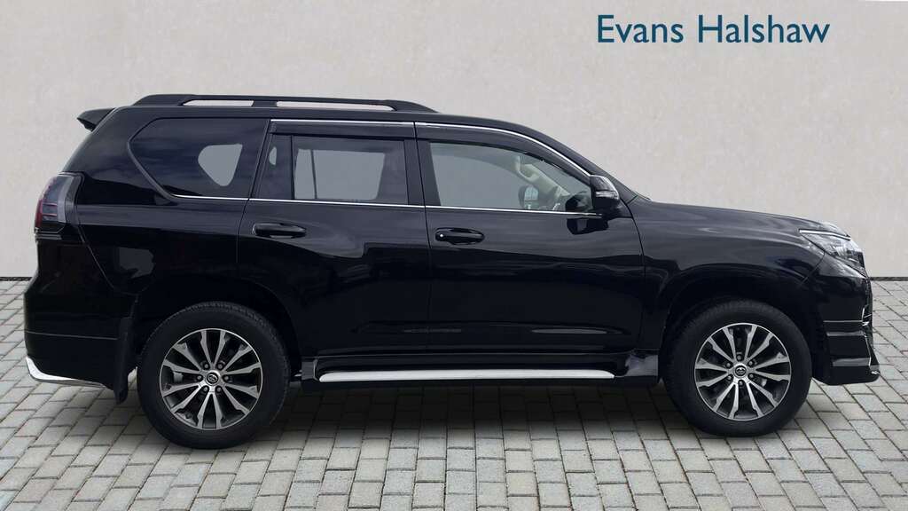Toyota Land Cruiser 2.8 D-4d 204 Invincible 7 Seats 2022 Black #6