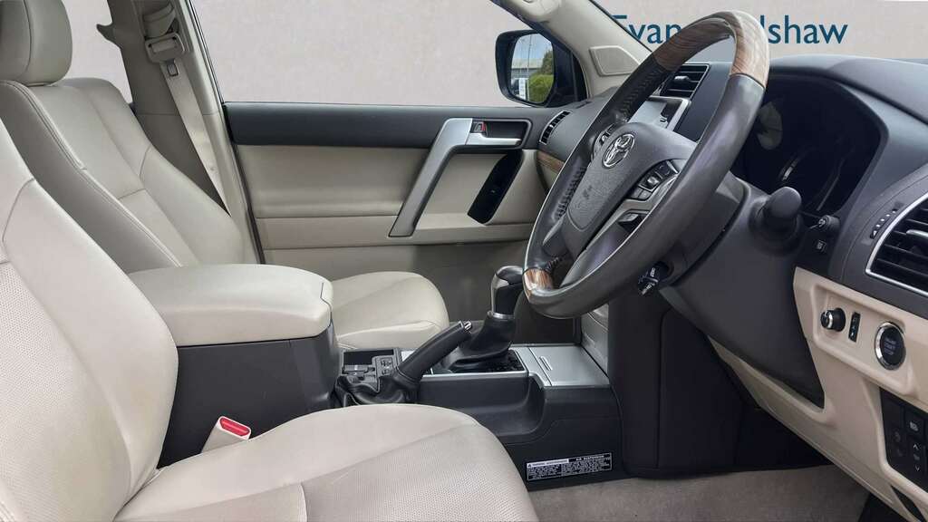Toyota Land Cruiser 2.8 D-4d 204 Invincible 7 Seats 2022 Black #3