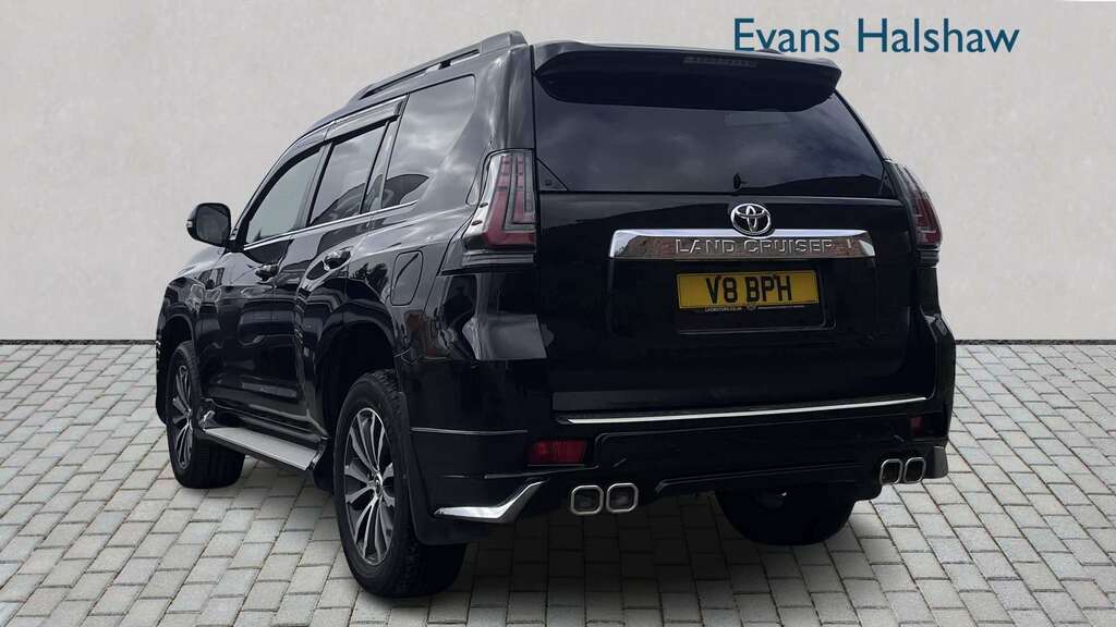 Toyota Land Cruiser 2.8 D-4d 204 Invincible 7 Seats 2022 Black #2