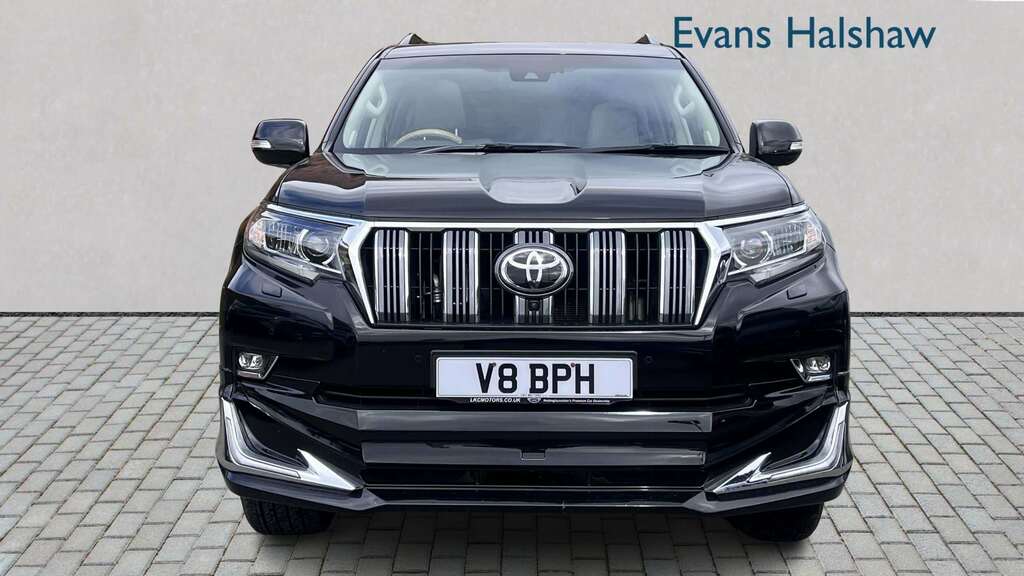 Toyota Land Cruiser 2.8 D-4d 204 Invincible 7 Seats 2022 Black #4