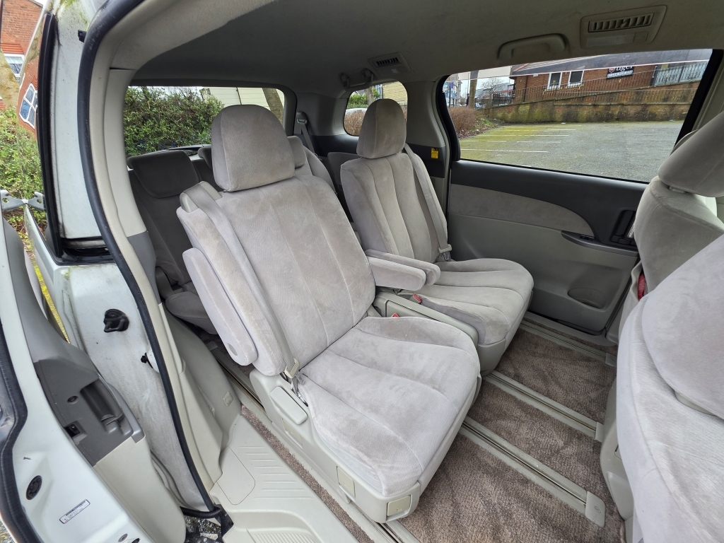 Toyota Estima #20