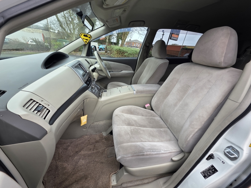Toyota Estima #17