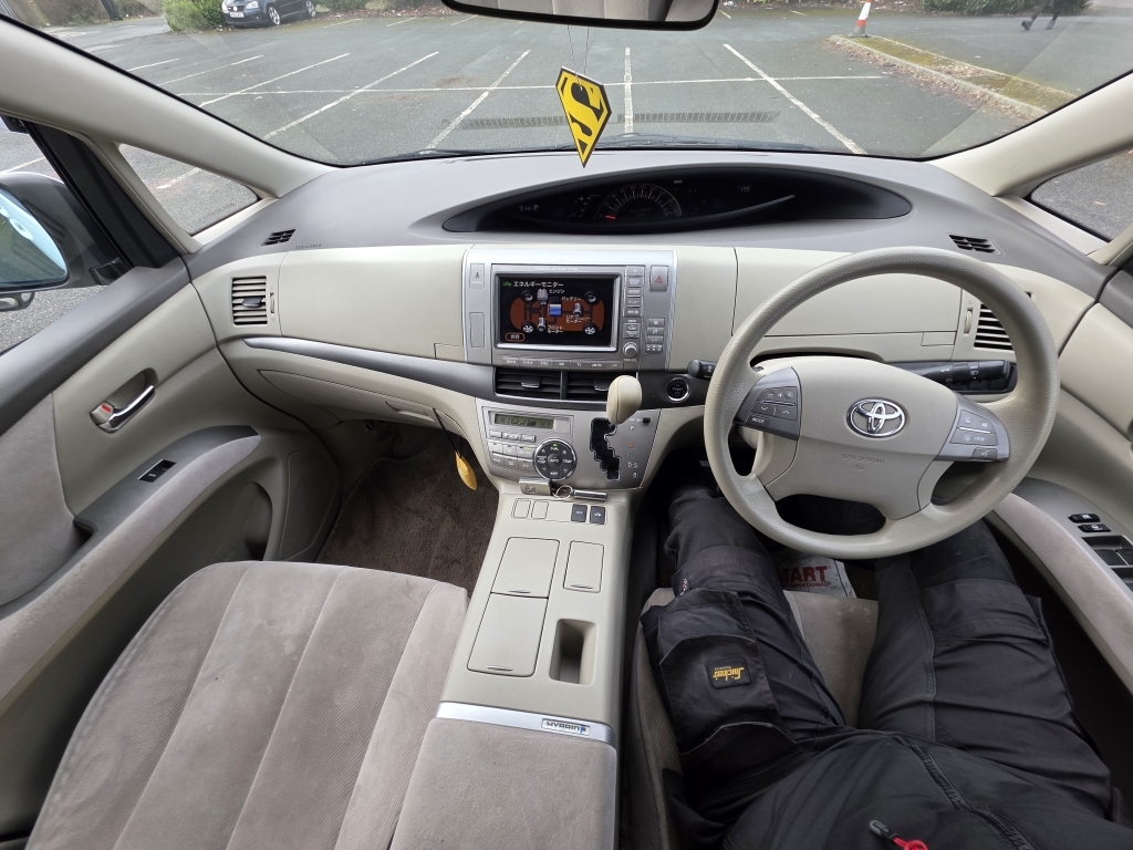 Toyota Estima #35