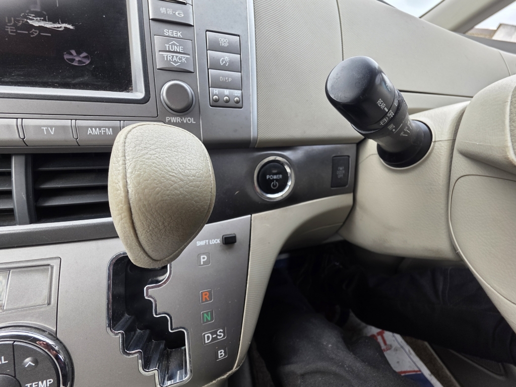 Toyota Estima #37