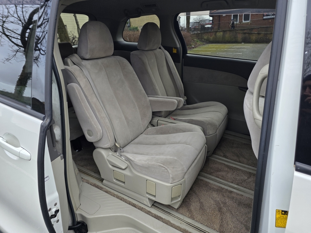 Toyota Estima #11
