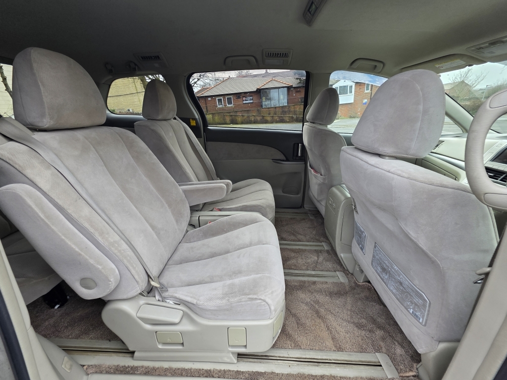 Toyota Estima #19