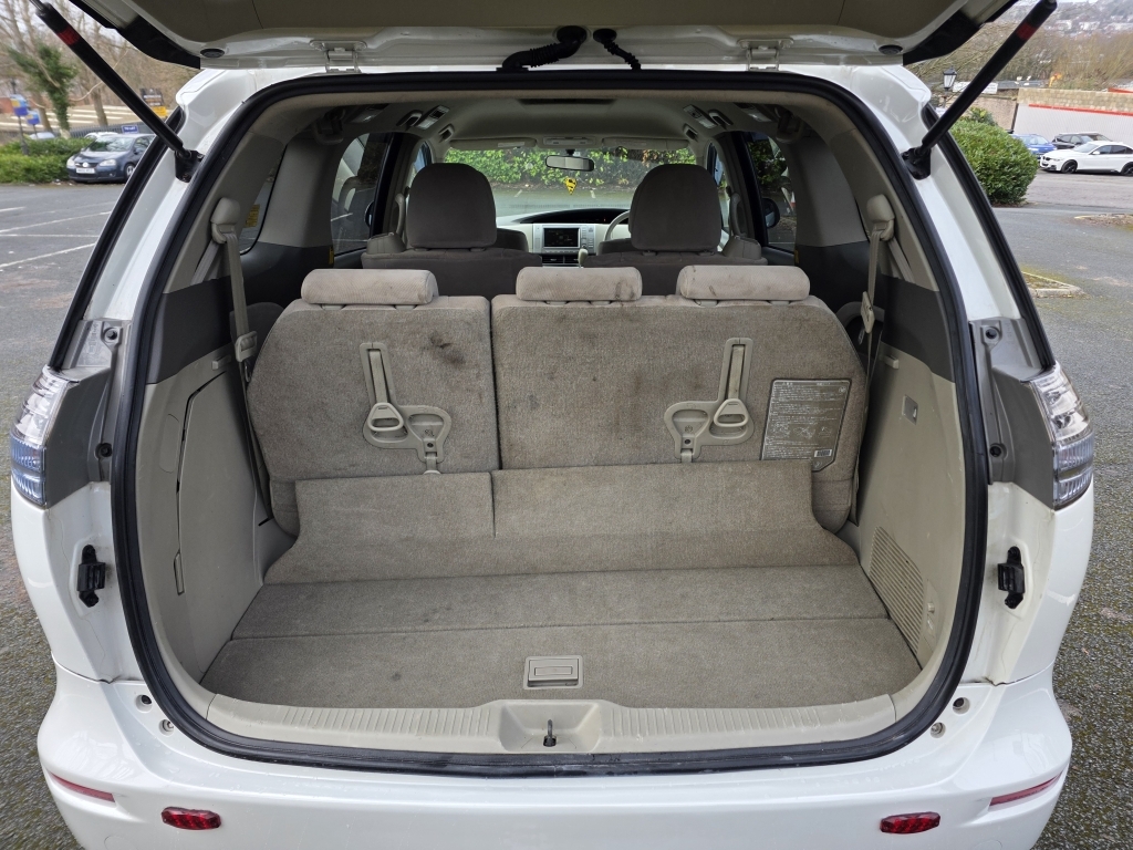 Toyota Estima #13