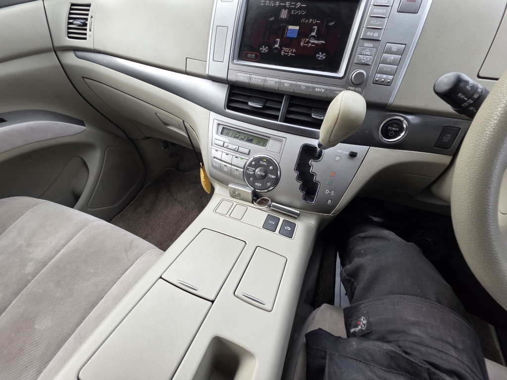 Toyota Estima #15