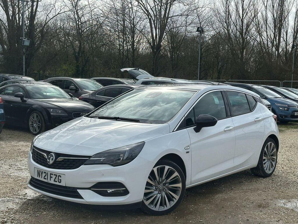 Vauxhall Astra Hatchback 1.5 Turbo D Griffin Edition Euro 6 Ss NY21FZG White #2