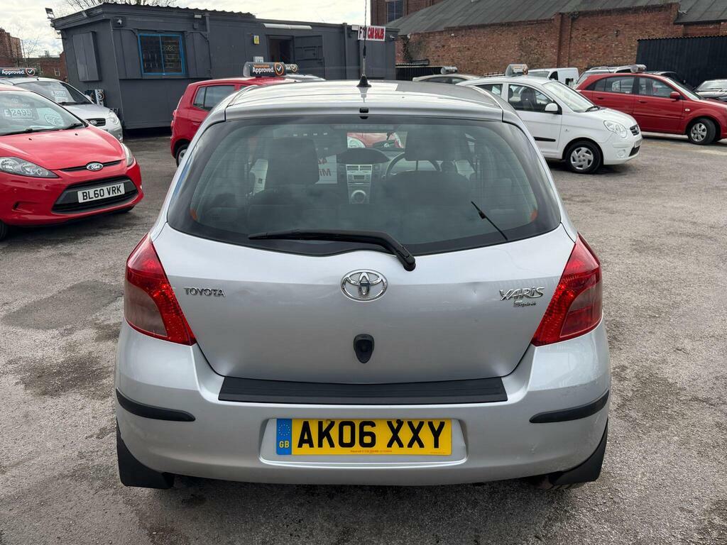 Toyota Yaris 1.3 Vvt-i T Spirit Silver #6