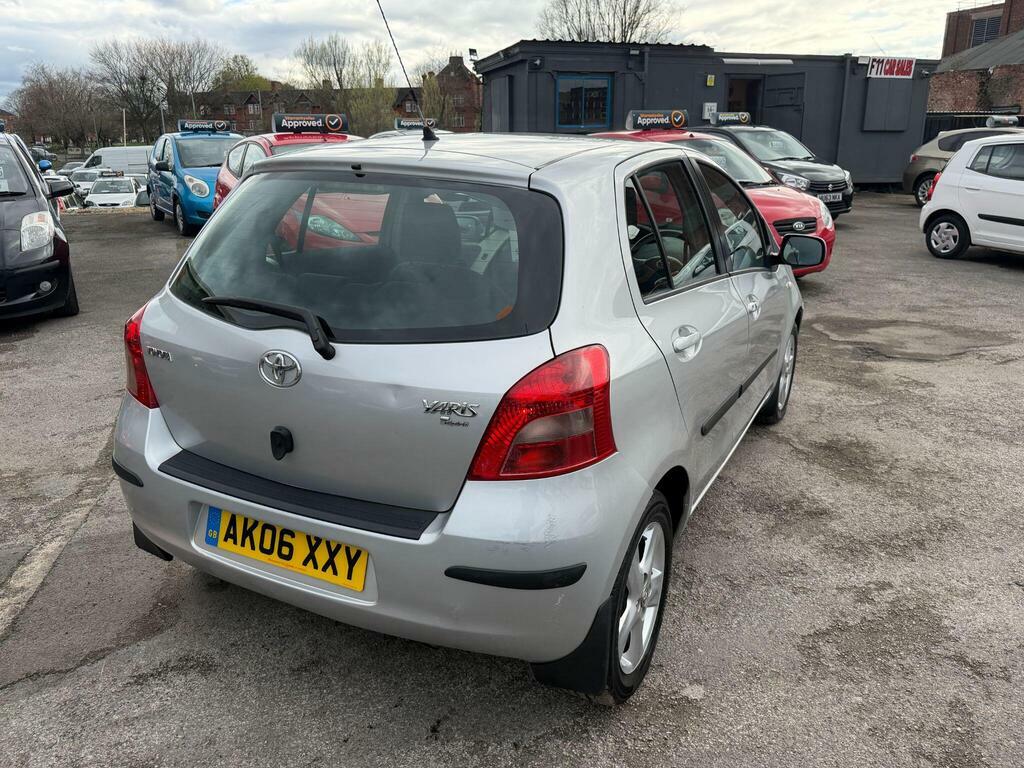 Toyota Yaris 1.3 Vvt-i T Spirit Silver #5
