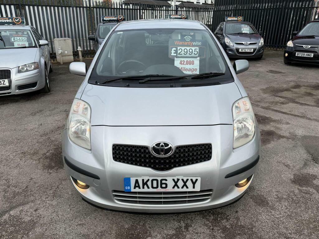 Toyota Yaris 1.3 Vvt-i T Spirit Silver #2