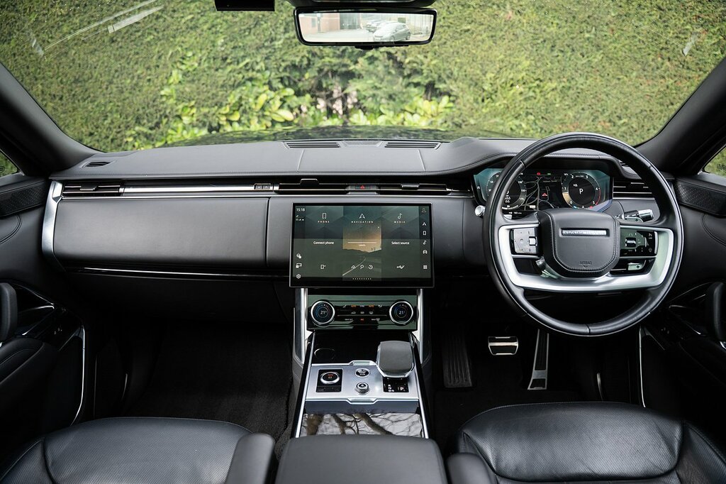 Land Rover Range Rover D350 Mhev LJ72XSC Black #2