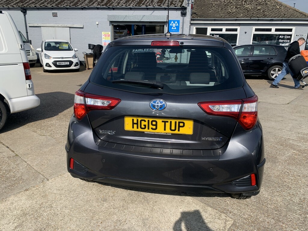 Toyota Yaris Hatchback 1.5 Vvt-h Icon Tech 2019 HG19TUP Grey #6