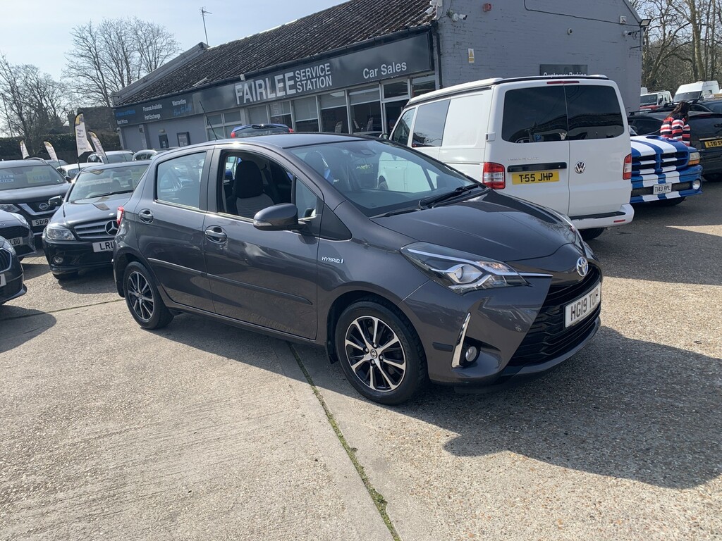 Toyota Yaris Hatchback 1.5 Vvt-h Icon Tech 2019 HG19TUP Grey #2