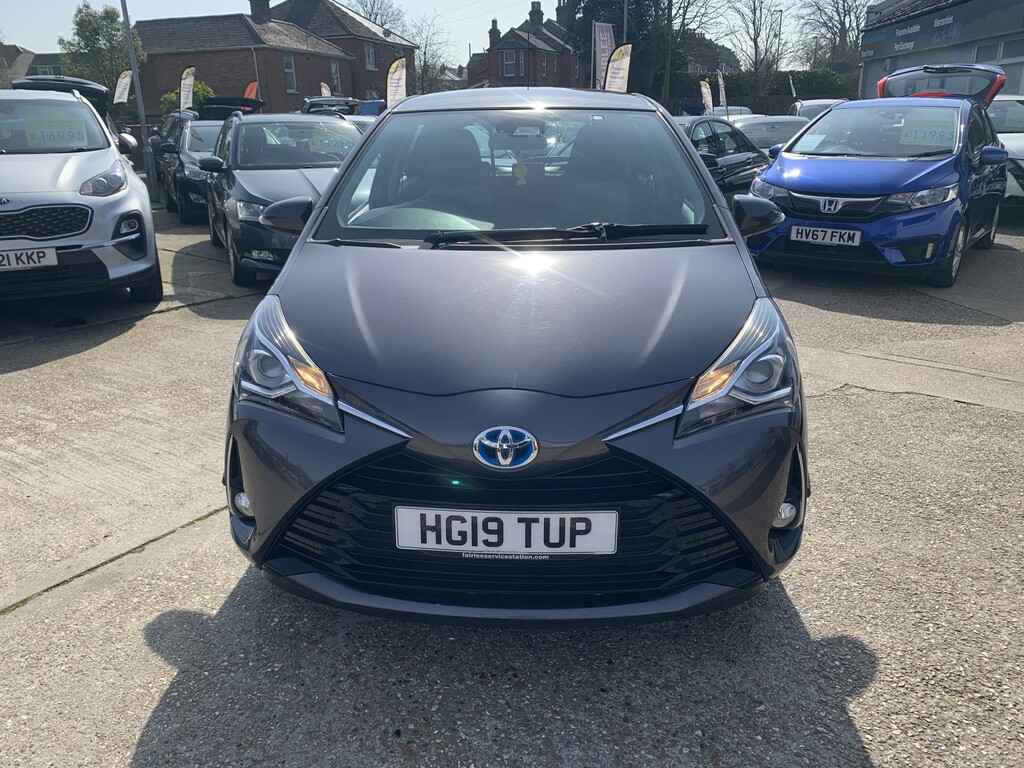 Toyota Yaris Hatchback 1.5 Vvt-h Icon Tech 2019 HG19TUP Grey #3