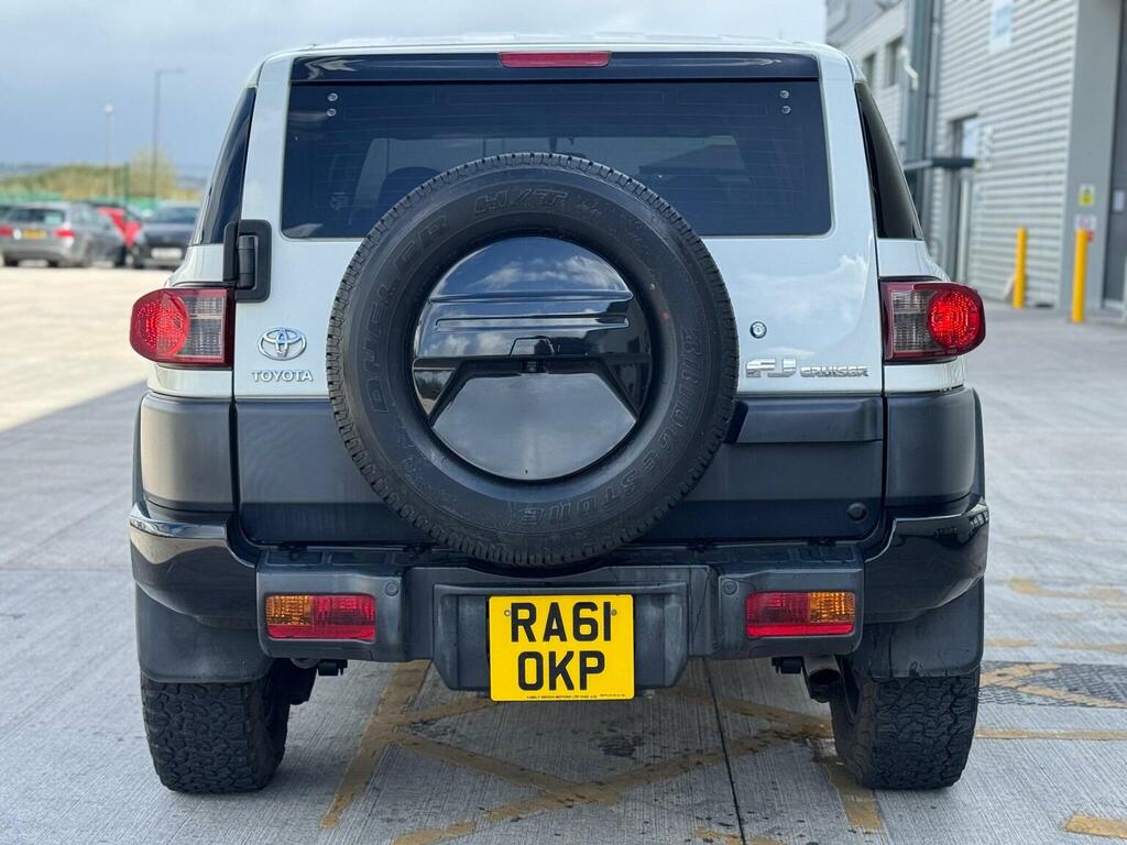 Toyota FJ Cruiser 4.0 V6 Beige #14