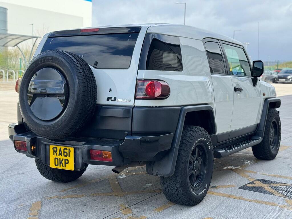 Toyota FJ Cruiser 4.0 V6 Beige #13