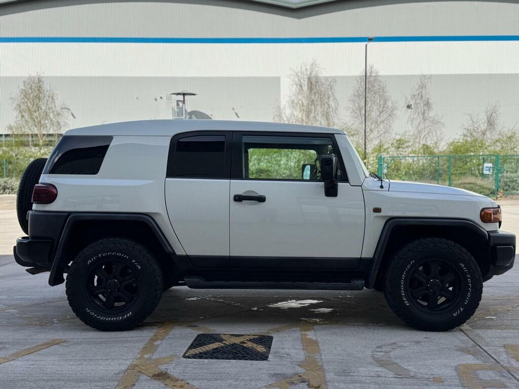 Toyota FJ Cruiser 4.0 V6 Beige #12