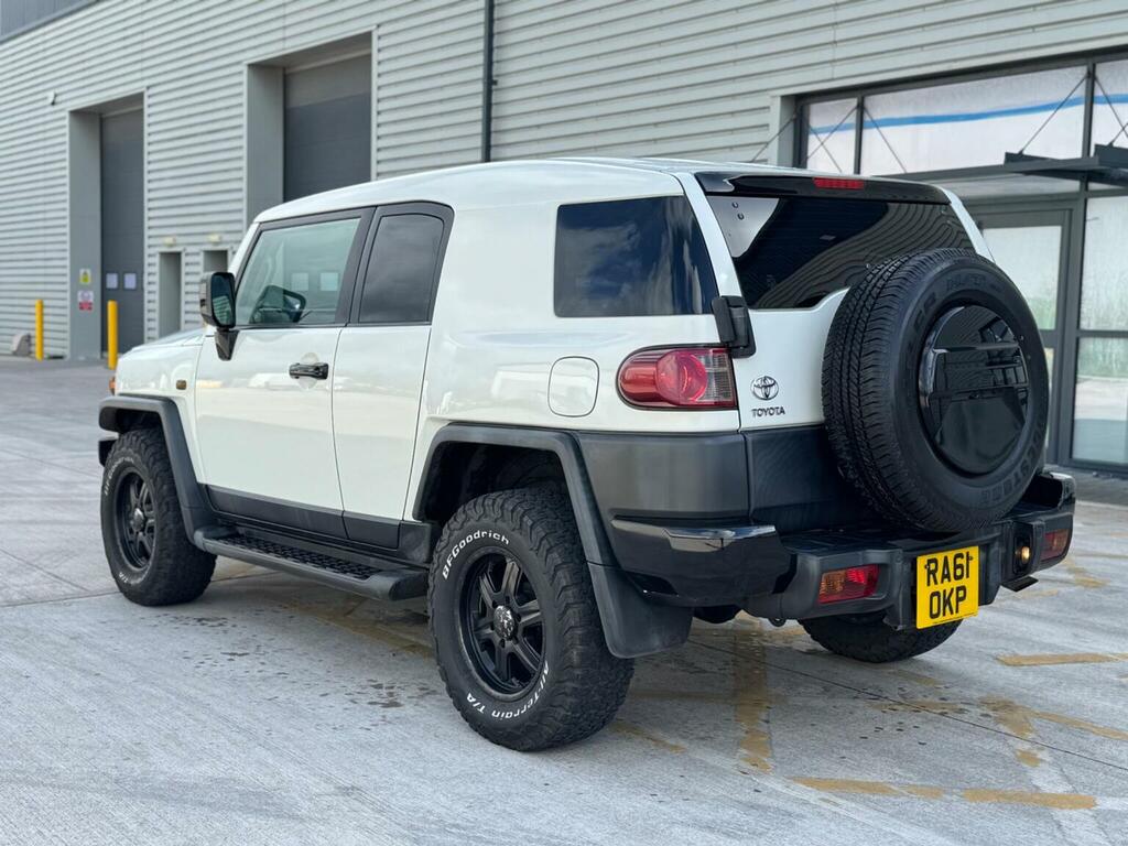 Toyota FJ Cruiser 4.0 V6 Beige #15