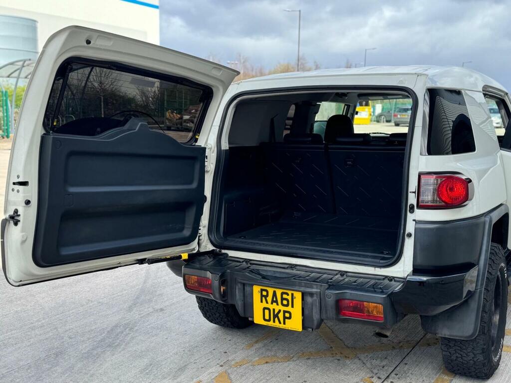Toyota FJ Cruiser 4.0 V6 Beige #20