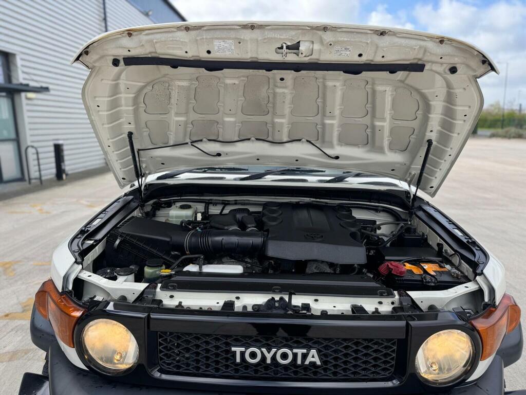 Toyota FJ Cruiser 4.0 V6 Beige #36