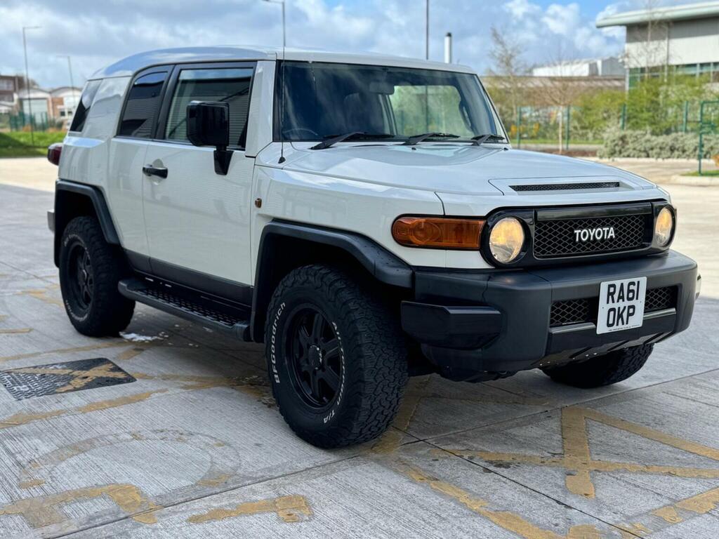 Toyota FJ Cruiser 4.0 V6 Beige #18