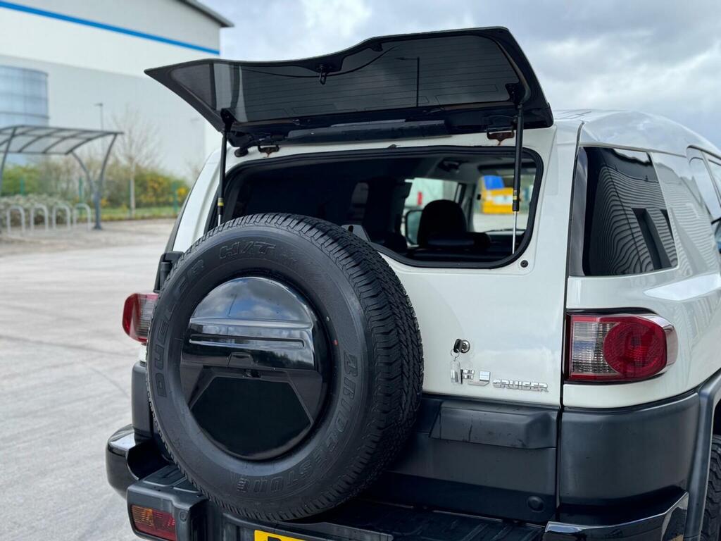 Toyota FJ Cruiser 4.0 V6 Beige #21