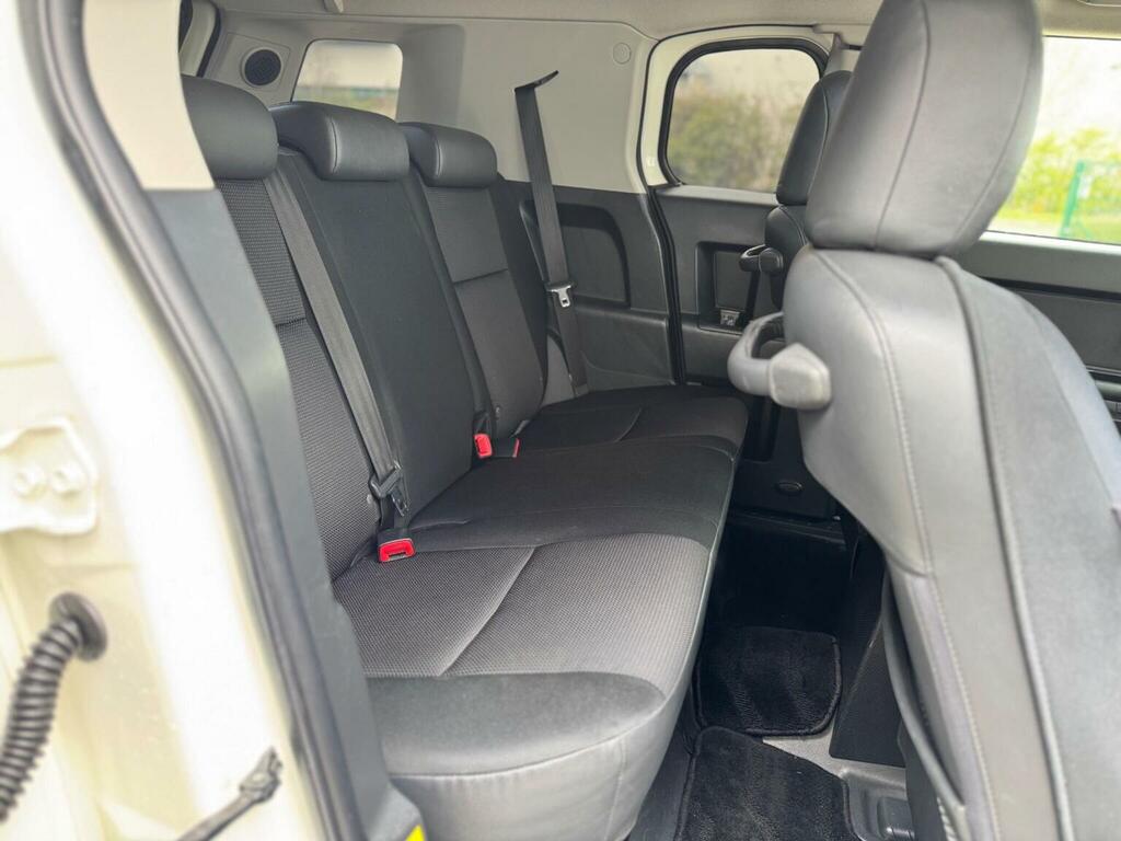 Toyota FJ Cruiser 4.0 V6 Beige #34