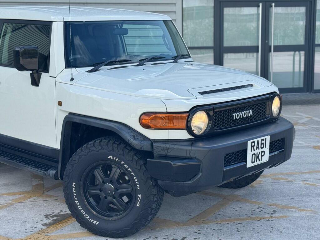 Toyota FJ Cruiser Suv 201161 White #2