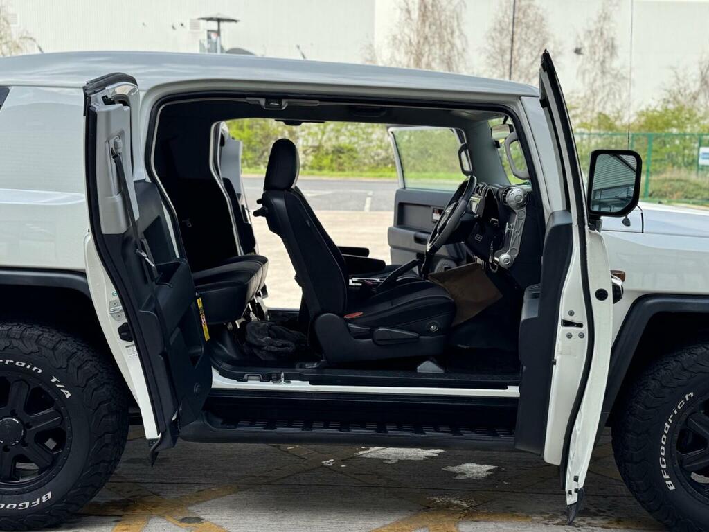 Toyota FJ Cruiser 4.0 V6 Beige #19