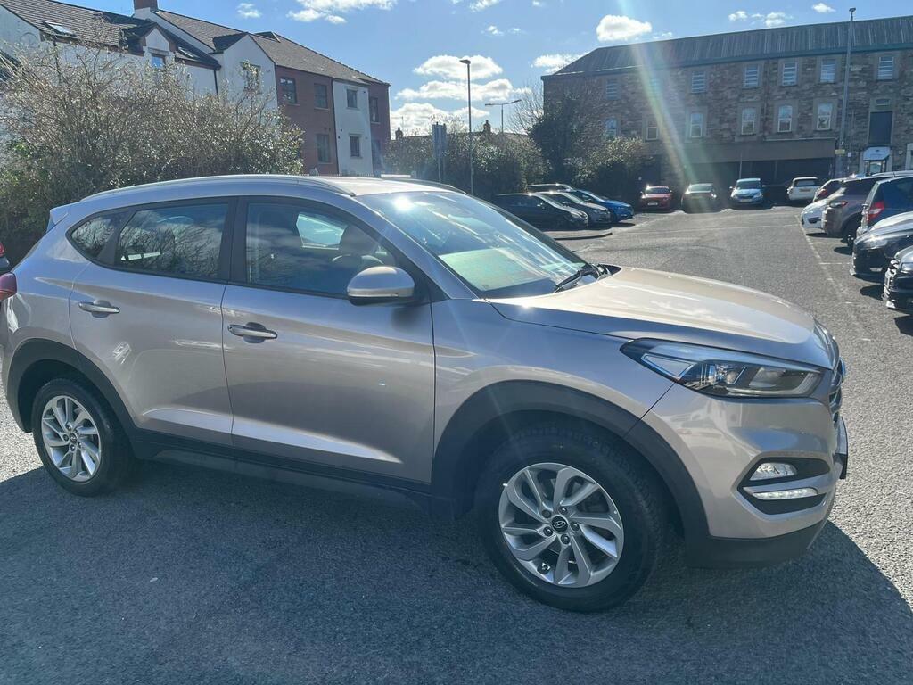 Hyundai Tucson 1.7 Crdi Blue Drive Se Euro 6 S S WF65ZDM Beige #2