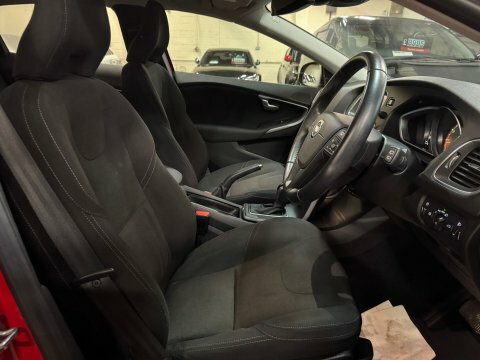Volvo V40 T4 Se Lux Red #11