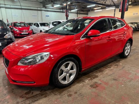 Volvo V40 T4 Se Lux Red #3