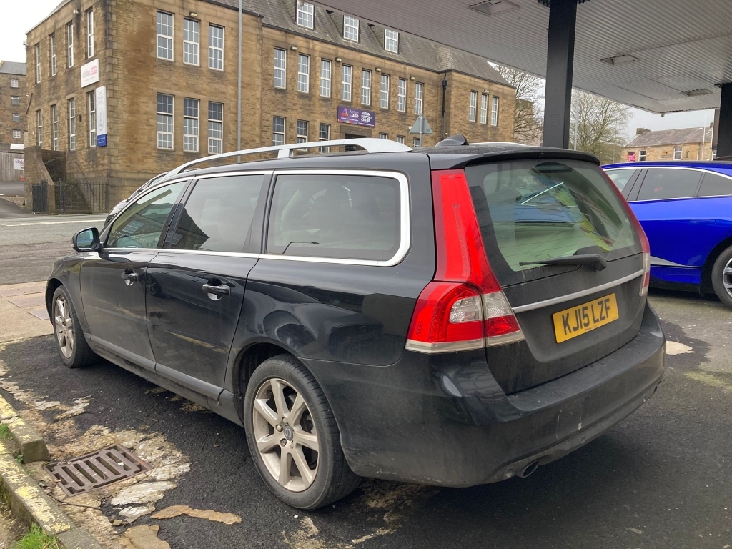 Volvo V70 2.0 D4 Se Lux Black #2