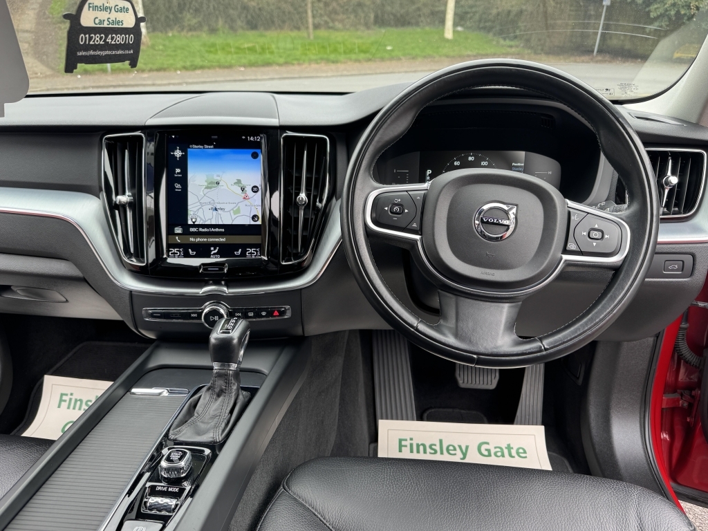 Volvo XC60 2.0 D4 Momentum Awd LF18PGE Red #2