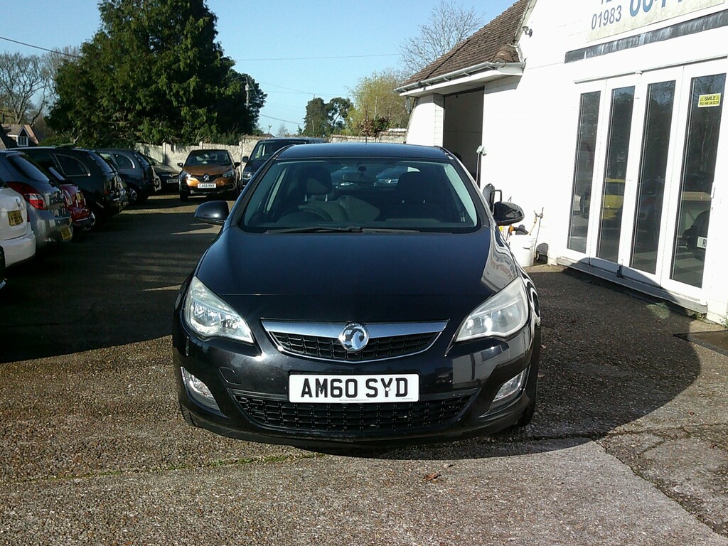 Vauxhall Astra Hatchback 1.7 Cdti Exclusiv 2011 AM60SYD Black #5