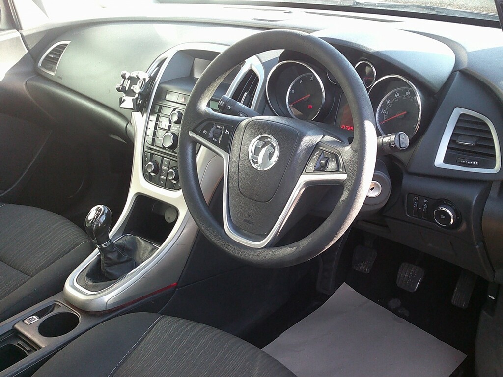 Vauxhall Astra Hatchback 1.7 Cdti Exclusiv 2011 AM60SYD Black #6