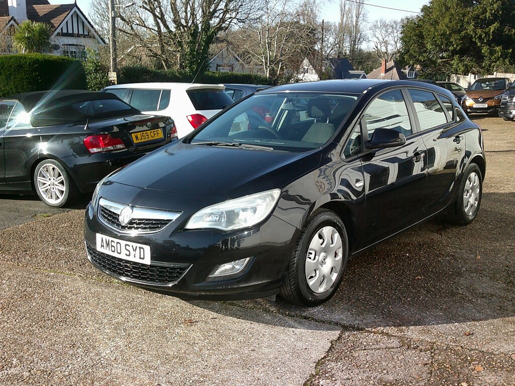 Vauxhall Astra Hatchback 1.7 Cdti Exclusiv 2011 AM60SYD Black #4