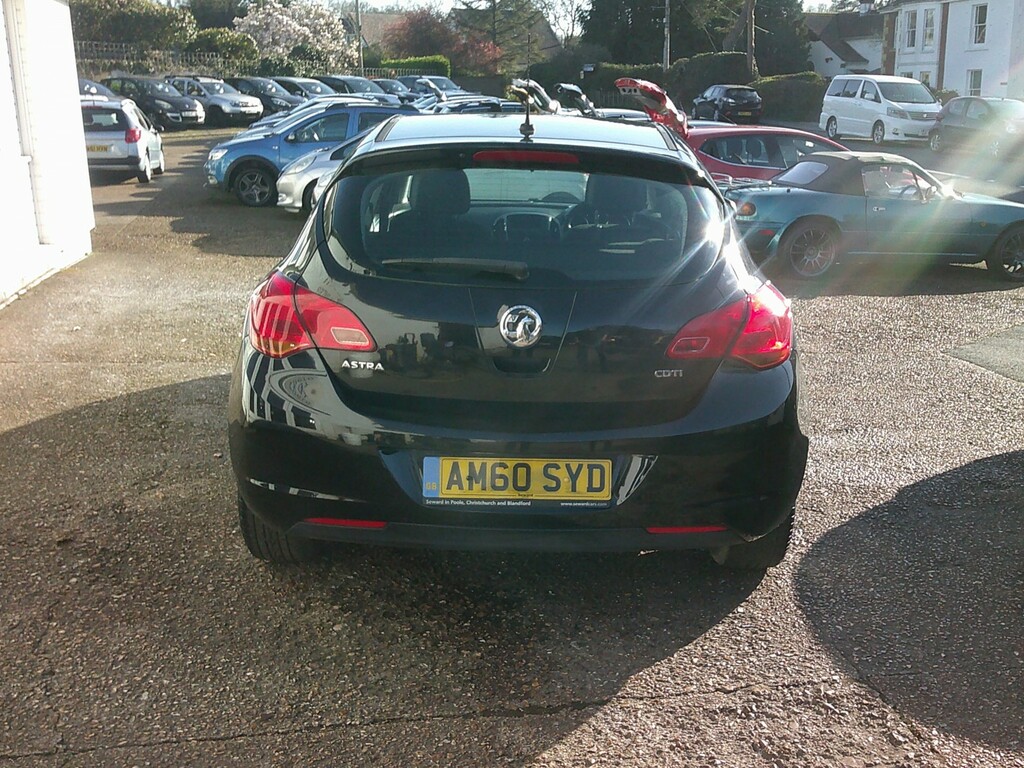 Vauxhall Astra Hatchback 1.7 Cdti Exclusiv 2011 AM60SYD Black #2