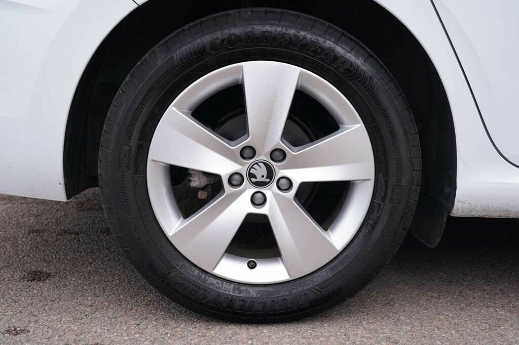 Skoda Scala 1.0 Tsi 116 Se Edition GL25UES White #5
