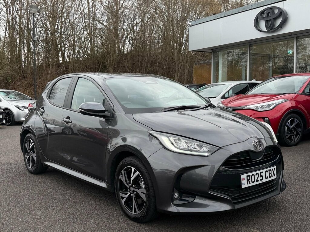Toyota Yaris 1.5 Hybrid Design Cvt Grey