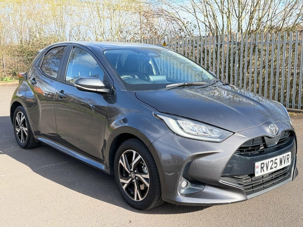 Toyota Yaris 1.5 Hybrid Design Cvt Grey
