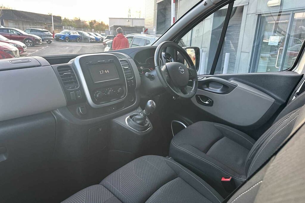 Nissan NV300 1.6 Dci 125Ps H1 Tekna Combi Van Silver #2